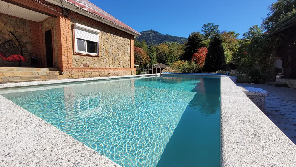 Коттедж в горном районе и на берегу реки