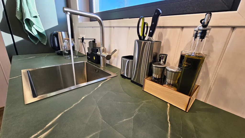 Далеко и надолго