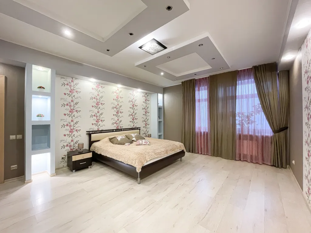 Просторная квартира в центре с видом на залив и замок