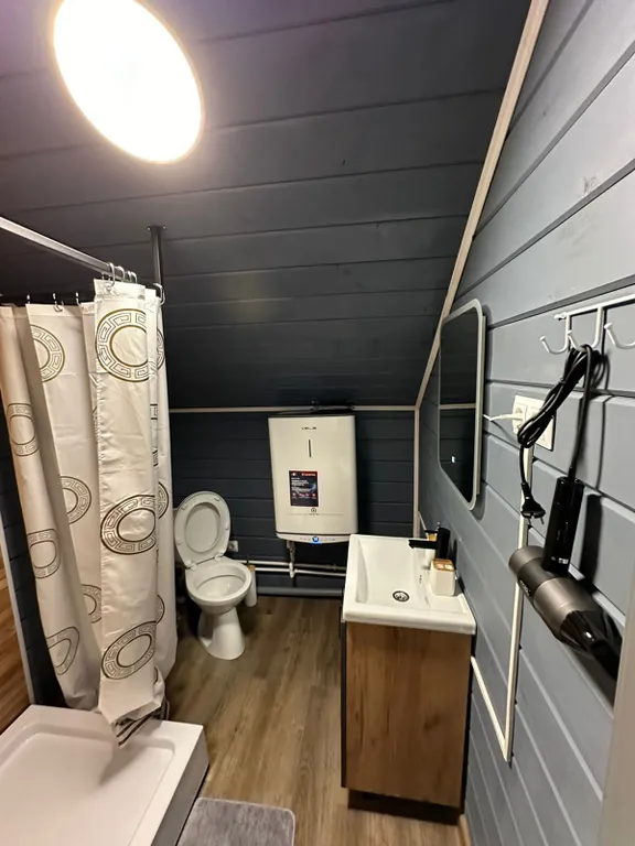 Уютный современный дом в лесу