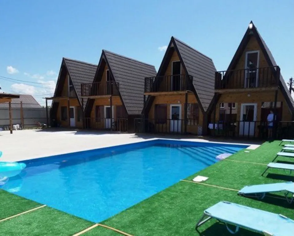 Коттеджи с баней и теплым бассейном — аренда посуточно в Голубицкая