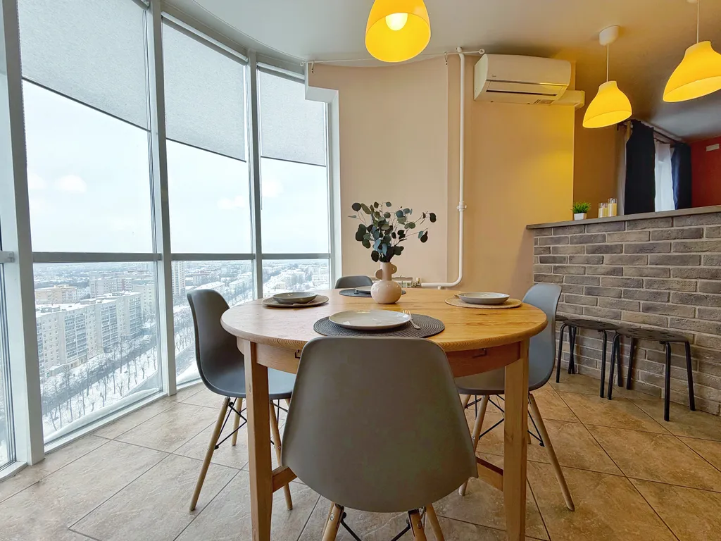 Стильная 3-к квартира в центре в ЖК Эдельвейс с панорамным видом — аренда посуточно в Киров