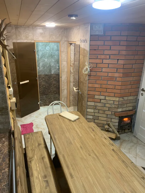 Дом в окружении леса