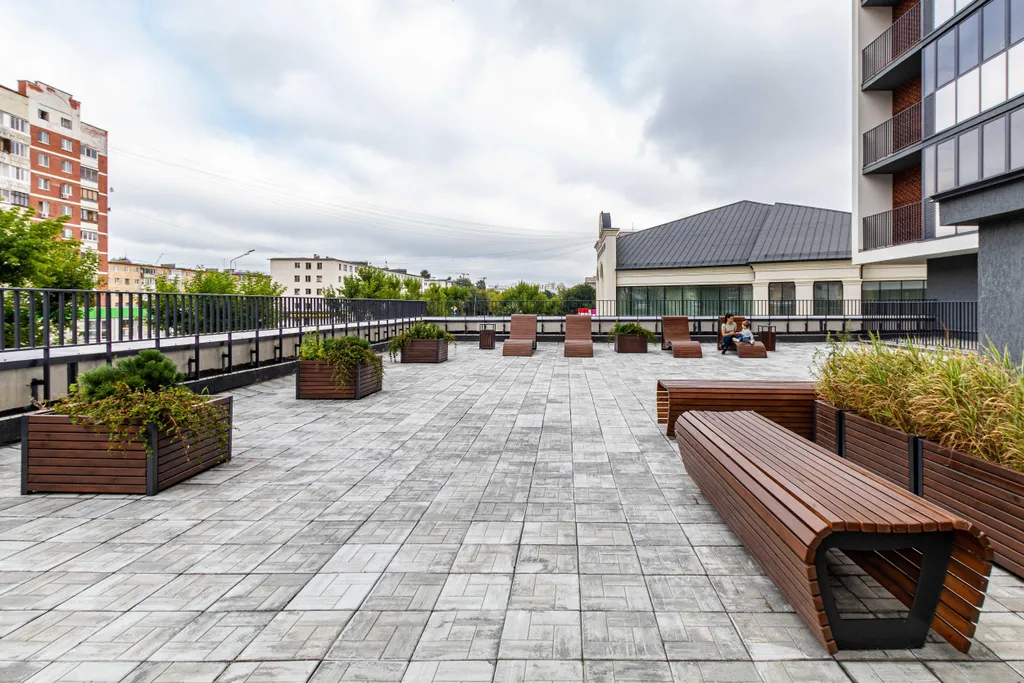 Студия с террасой и лаунж-зоной в центре