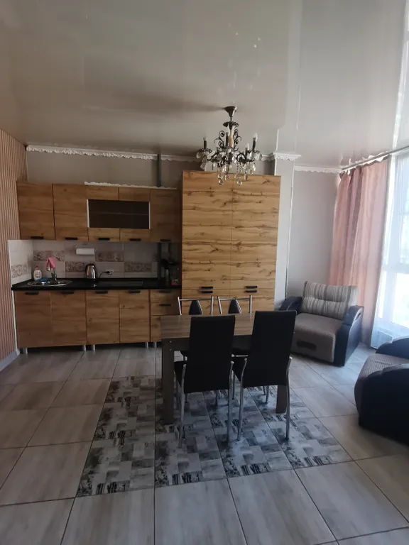 Просторная квартира-студия в Лазурном — аренда посуточно в Астрахань