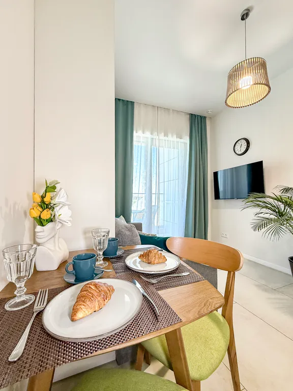 Квартира Квартира Студия в апарт-отеле с бассейном, собственным песчаным пляжем, парком — Анапа