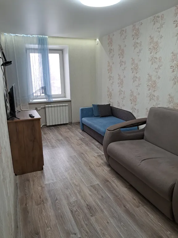 Двухкомнатная квартира недалеко от въезда в город со свежим ремонтом — аренда посуточно в Серов