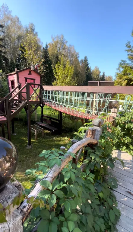 Уютный дом в сказочном лесу