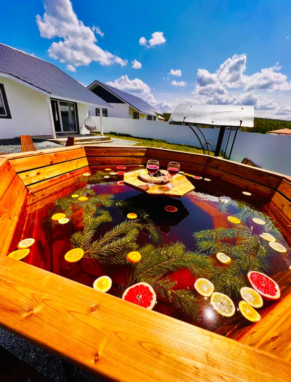 Уютный дом с видом на закат