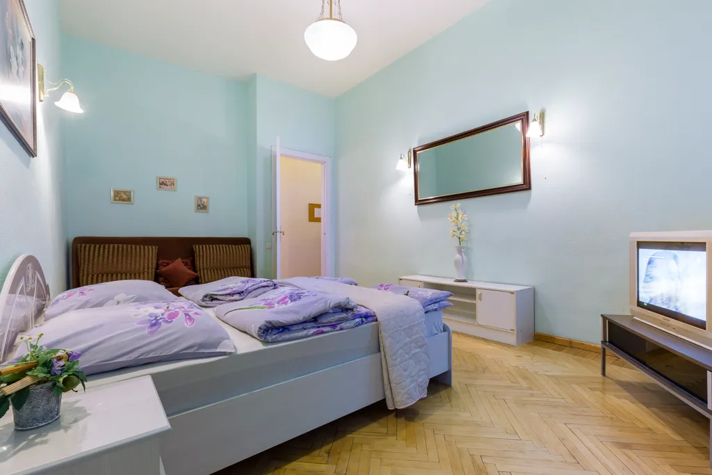 Ryss' 3BR Apt on Nevsky