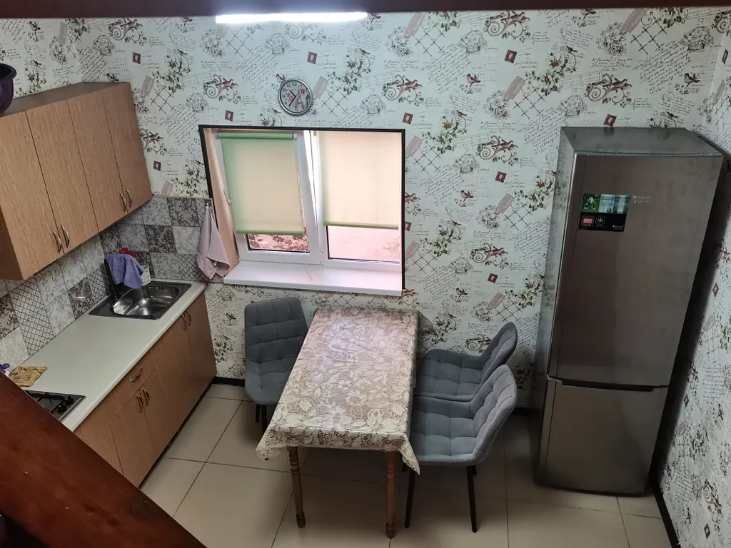 Домик у моря на троих