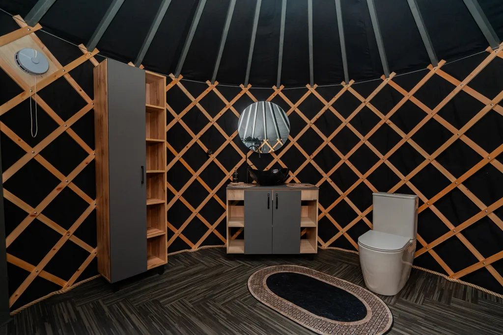 Юрта в лесу