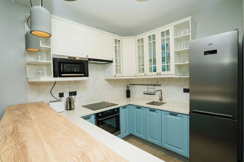 Красивый современный апартамент с 3 спальнями. Камин. Терраса. Горы.