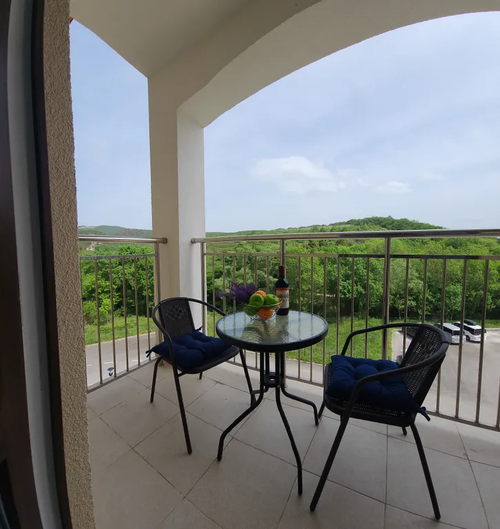 Студия с видом на горы