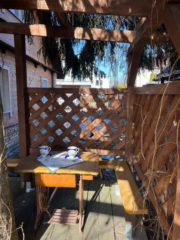 Часть дома с отдельным входом в центре города