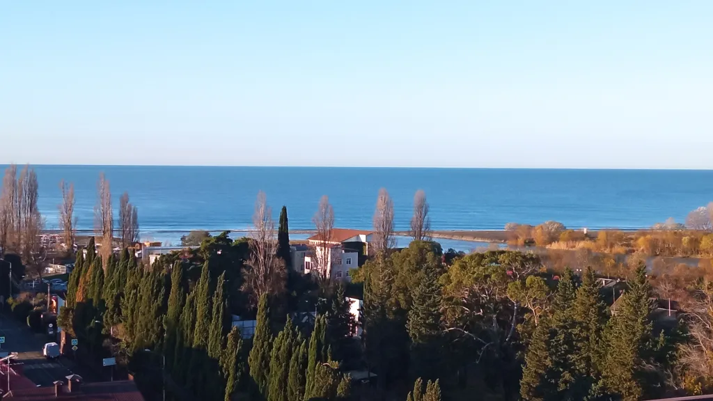 Сакура - 1 комнатная квартира с панорамным видом на море и горы