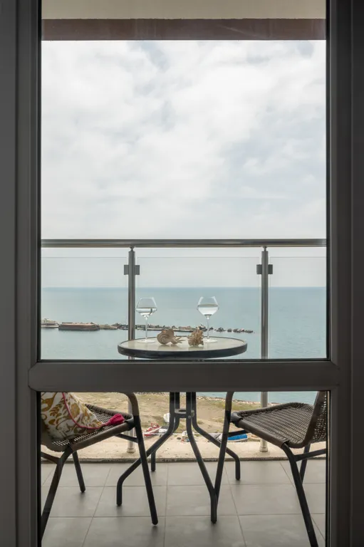 Уютная студия с прямым видом на море