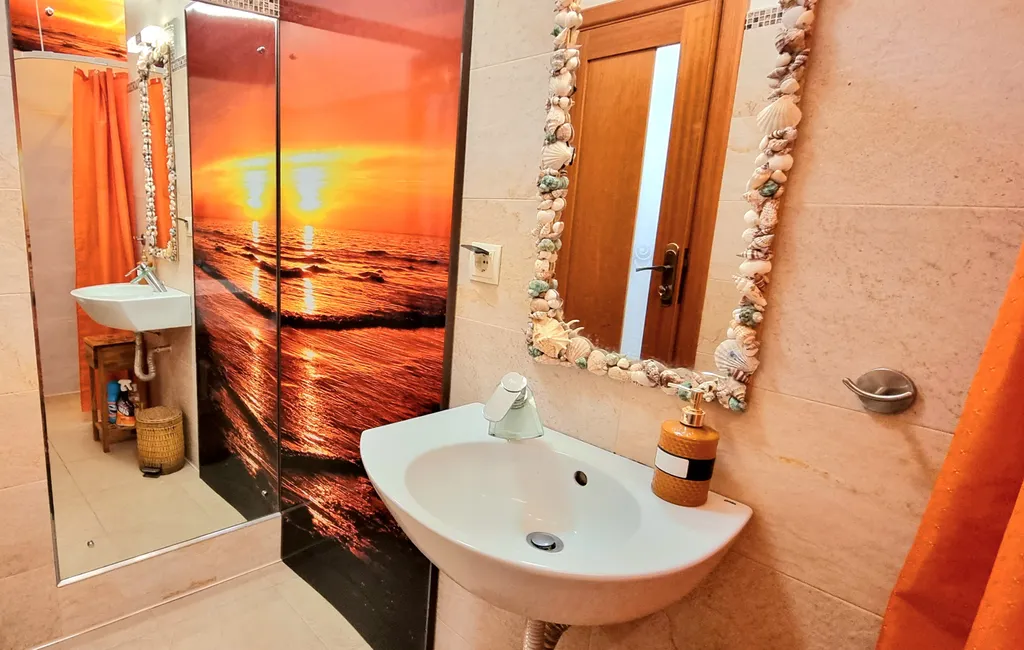 Студия Red в центре у моря