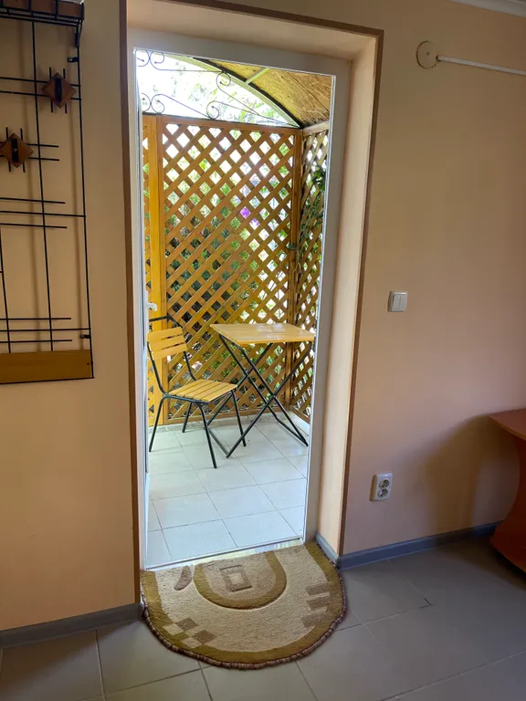 Уютный дачный домик возле моря целиком