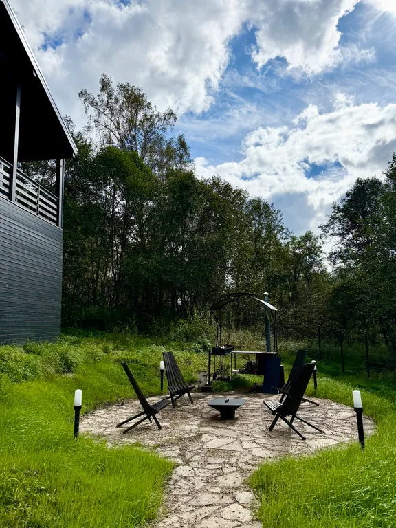 Семейный дом с панорамной сауной и камином