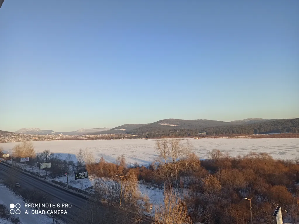 Уютная студия с видом на пруд