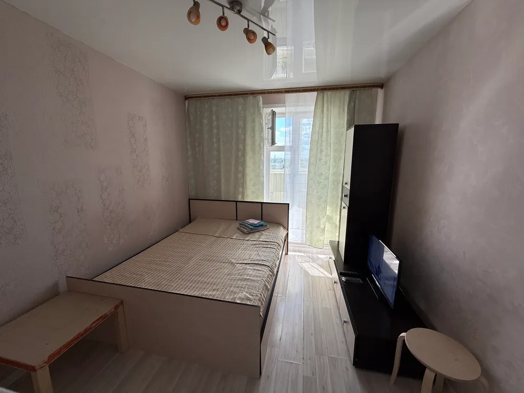 Студия 20кв.м - широкая кровать, стиралка, микроволновка, холодильник