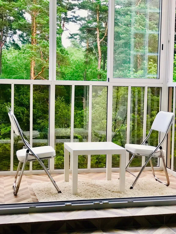 Уютная студия с видом на лес