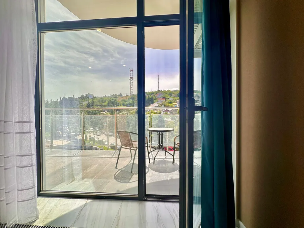 Дизайнерская студия Ls-family comfort вид на горы и город с 4 этажа