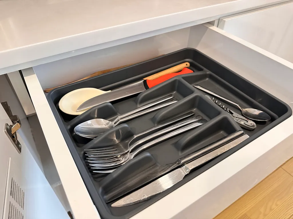 Студия с видом на море и стильным дизайном