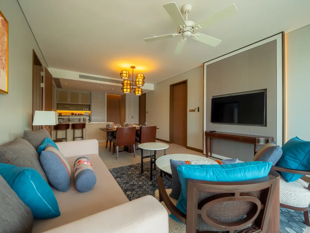 Angsana Oceanview Apartments with jacuzzi in Laguna area N122