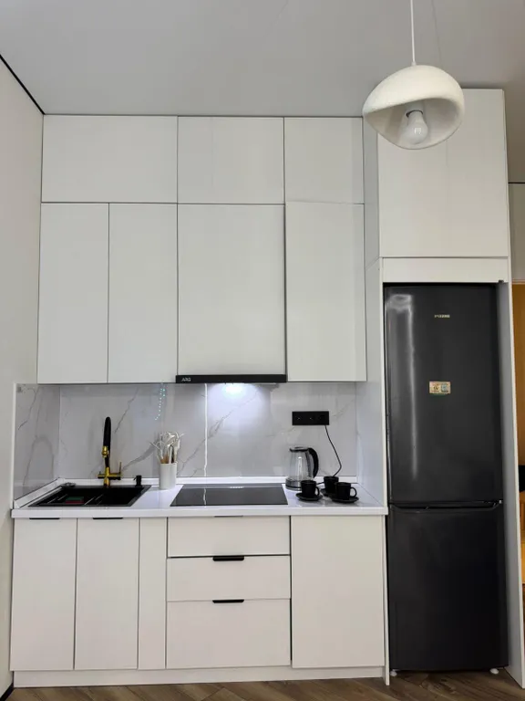 Эстетичная евродвушка рядом с Мегой