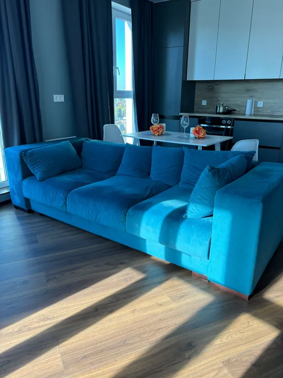 Просторные апартаменты рядом с метро, шиканый вид 2+2