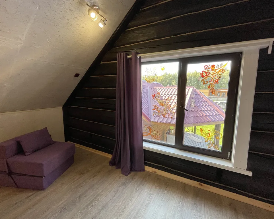 Самый уютный дoмик с кoшкой напротив горнолыжного куpоpта Мaнжеpoк