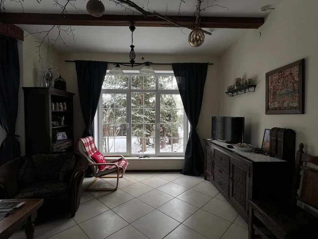 Коттедж с отдельным входом и видом на сад