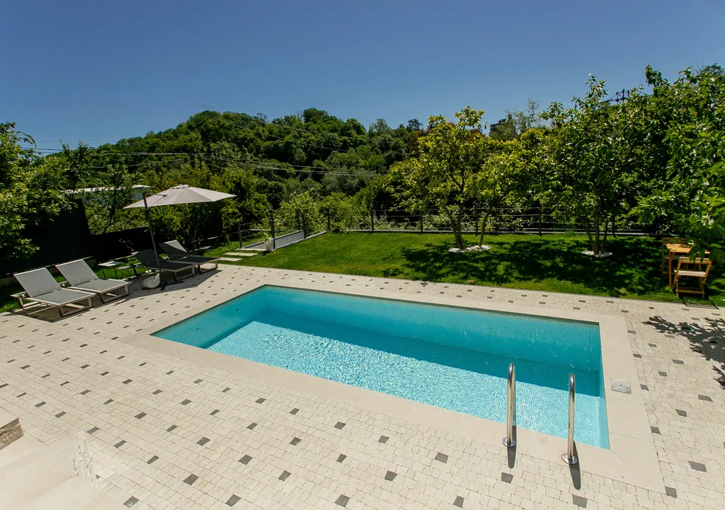 Дом у моря в Сочи с бассейном, камином на дровах и сауной