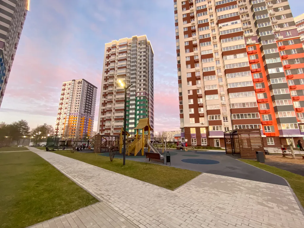 Квартира с большим ТВ у Суворовского училища