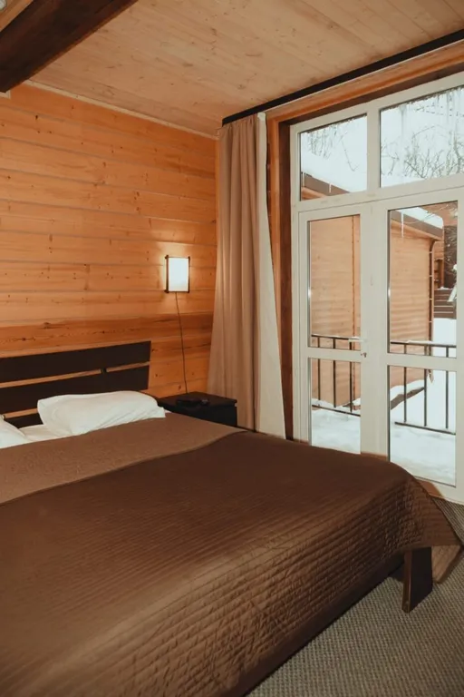 Двухкомнатный дом с верандой и панорамными окнами