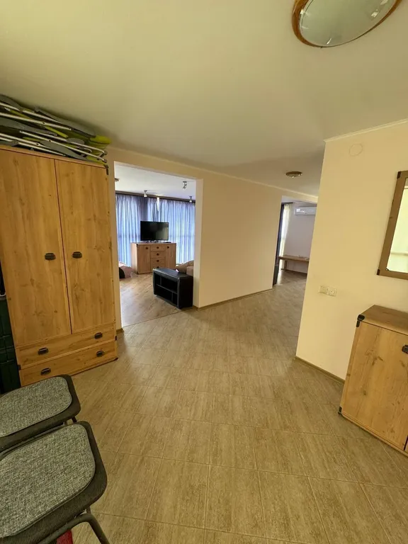 Белый коттедж на первой линии моря