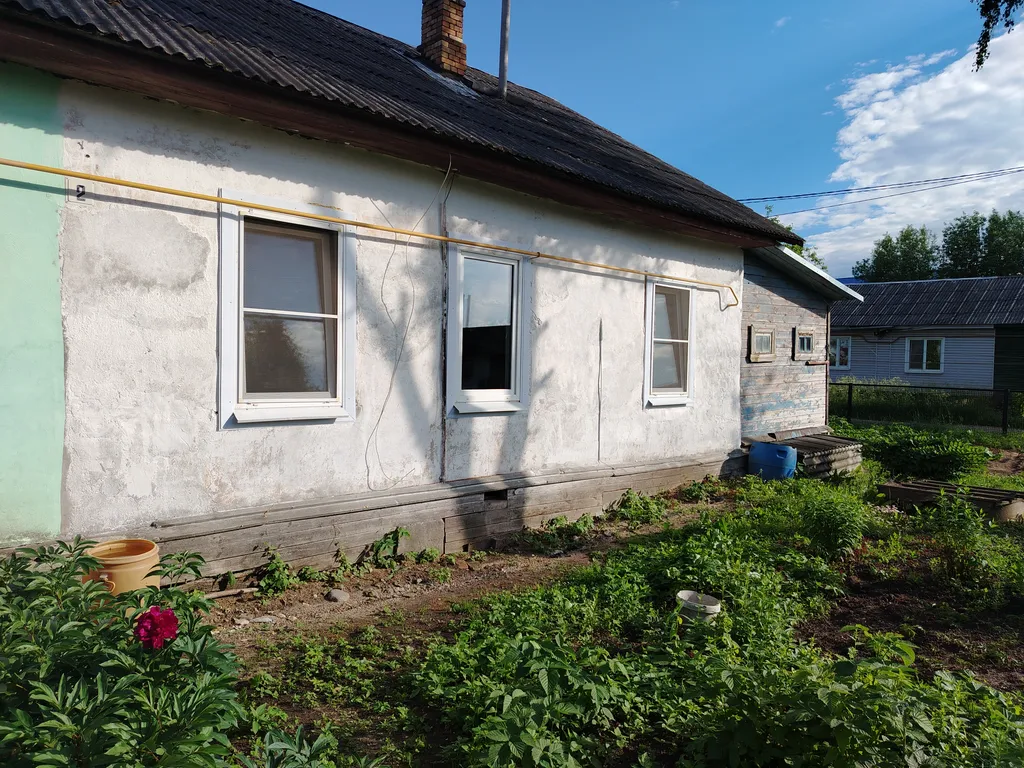 Частично благоустроенный дом в городе