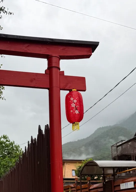 Дом Света с видом на горы в аутентичном пространстве Sunsvet