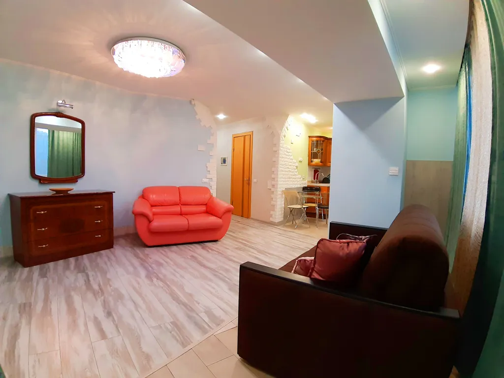 Эксклюзивные евро-апартаменты с сауной на площади Революции