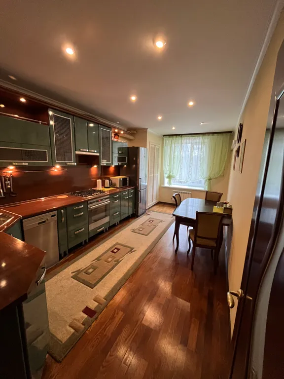 Большая уютная трехкомнатная квартира в тихом месте