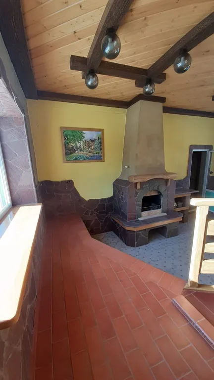 Дом у пруда