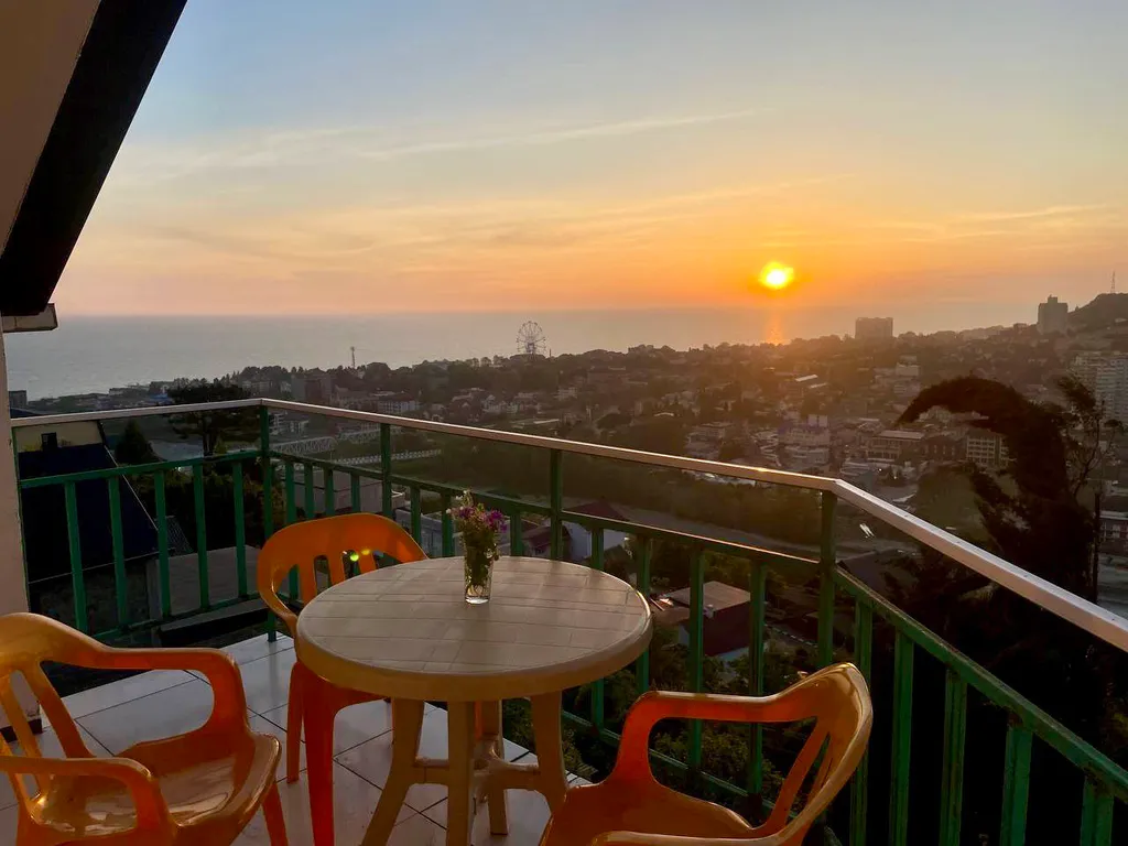 Этаж в коттедже с уникальным видом, 3 спальнями и кухней — аренда посуточно в Лазаревское