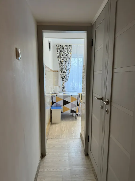 Уютная комната в квартире 10 минут ходьбы от Аэропорта