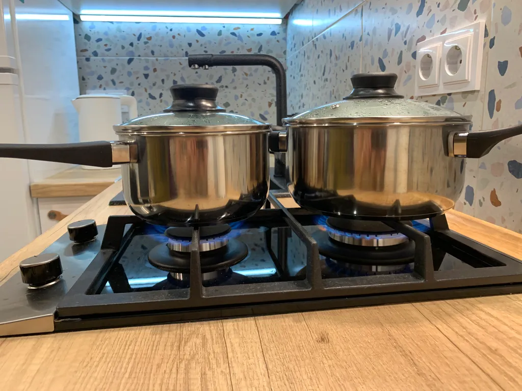 Двухуровневые апартаменты Снегурочка на набережной в центре города