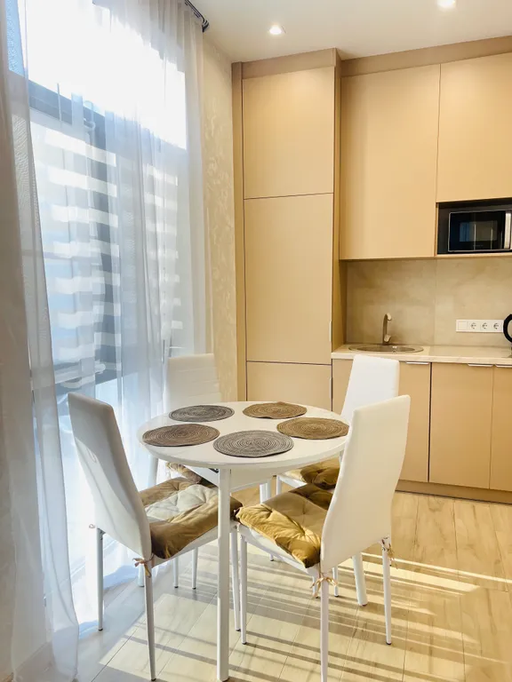 Студия на 5 человек с балконом и кухней