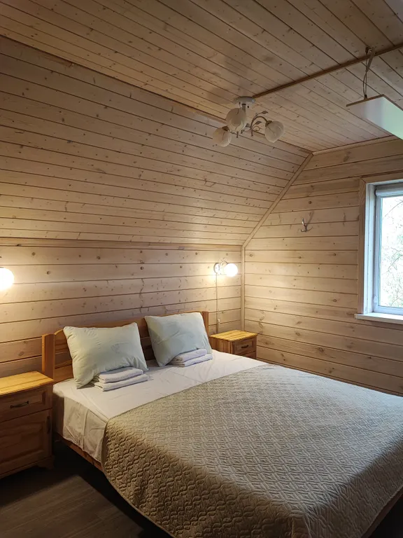 Просторный деревянный коттедж, половина дома, 2 этажа, 1Л