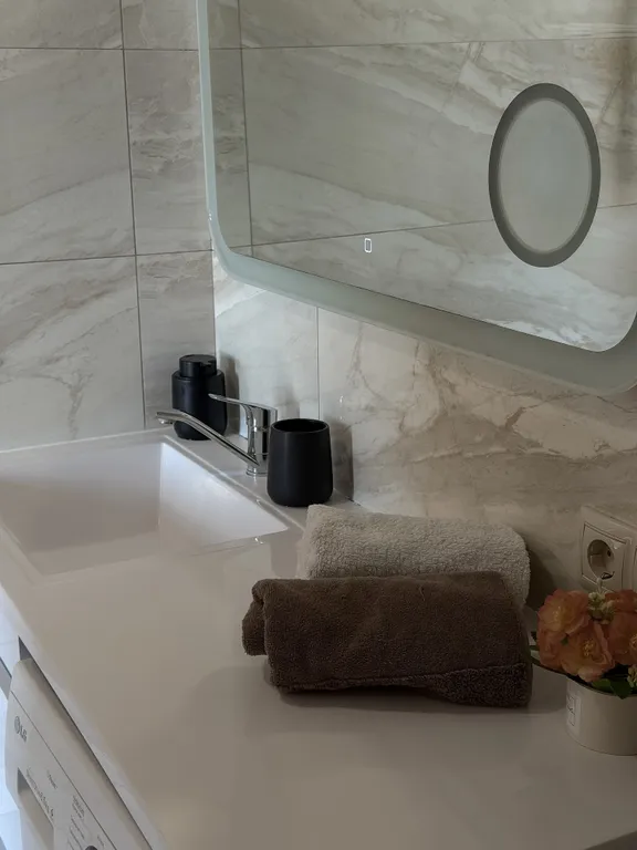 Квартира Трехкомнатная квартира с бассейном и потрясающим видом на море — Сириус