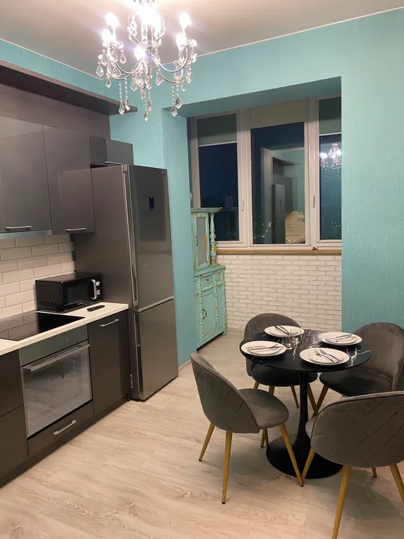 Стильная квартира с разноплановым освещением